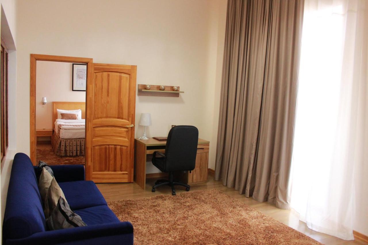 Atb Grand Hotel Atyraū Extérieur photo
