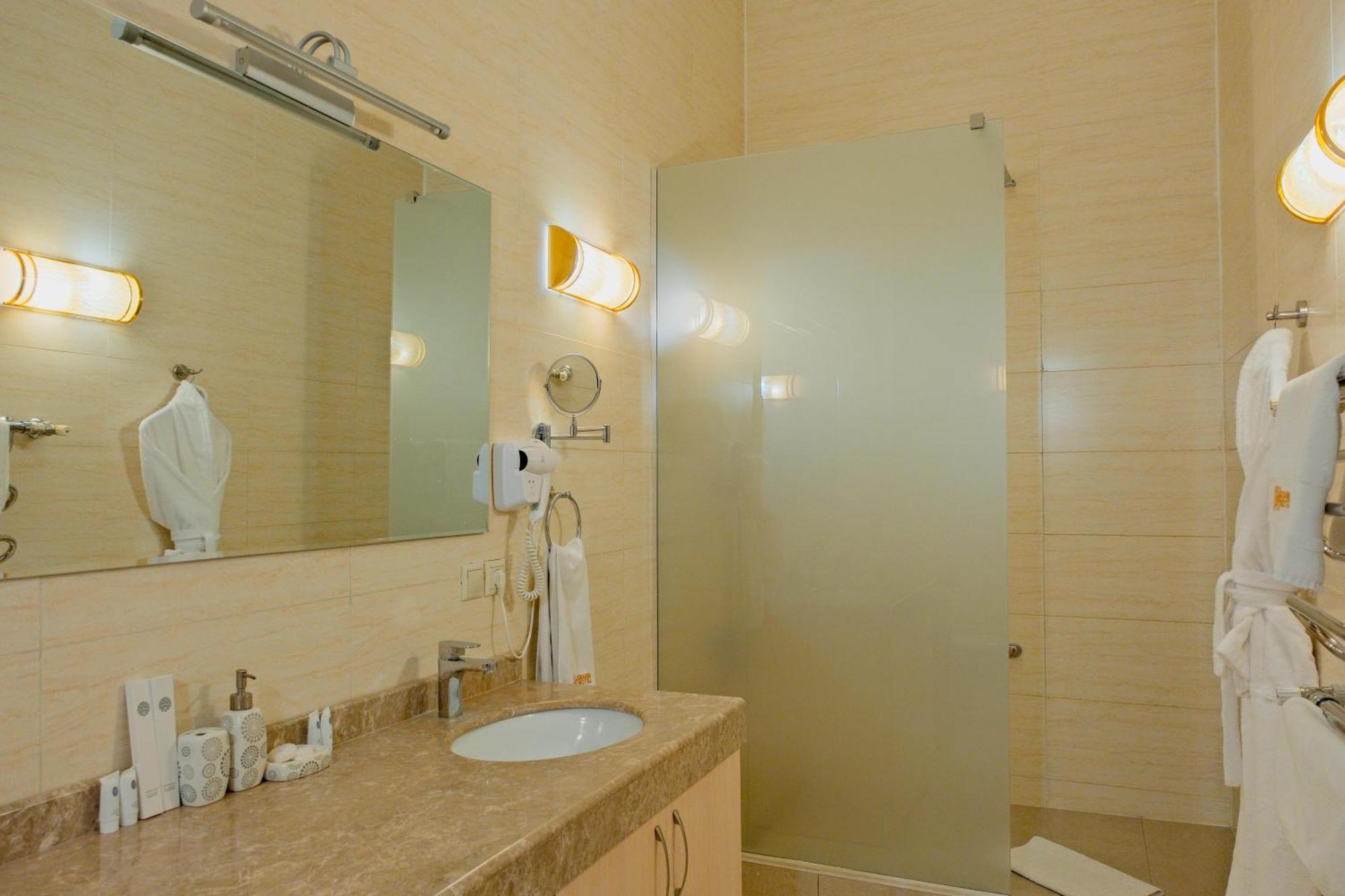 Atb Grand Hotel Atyraū Chambre photo