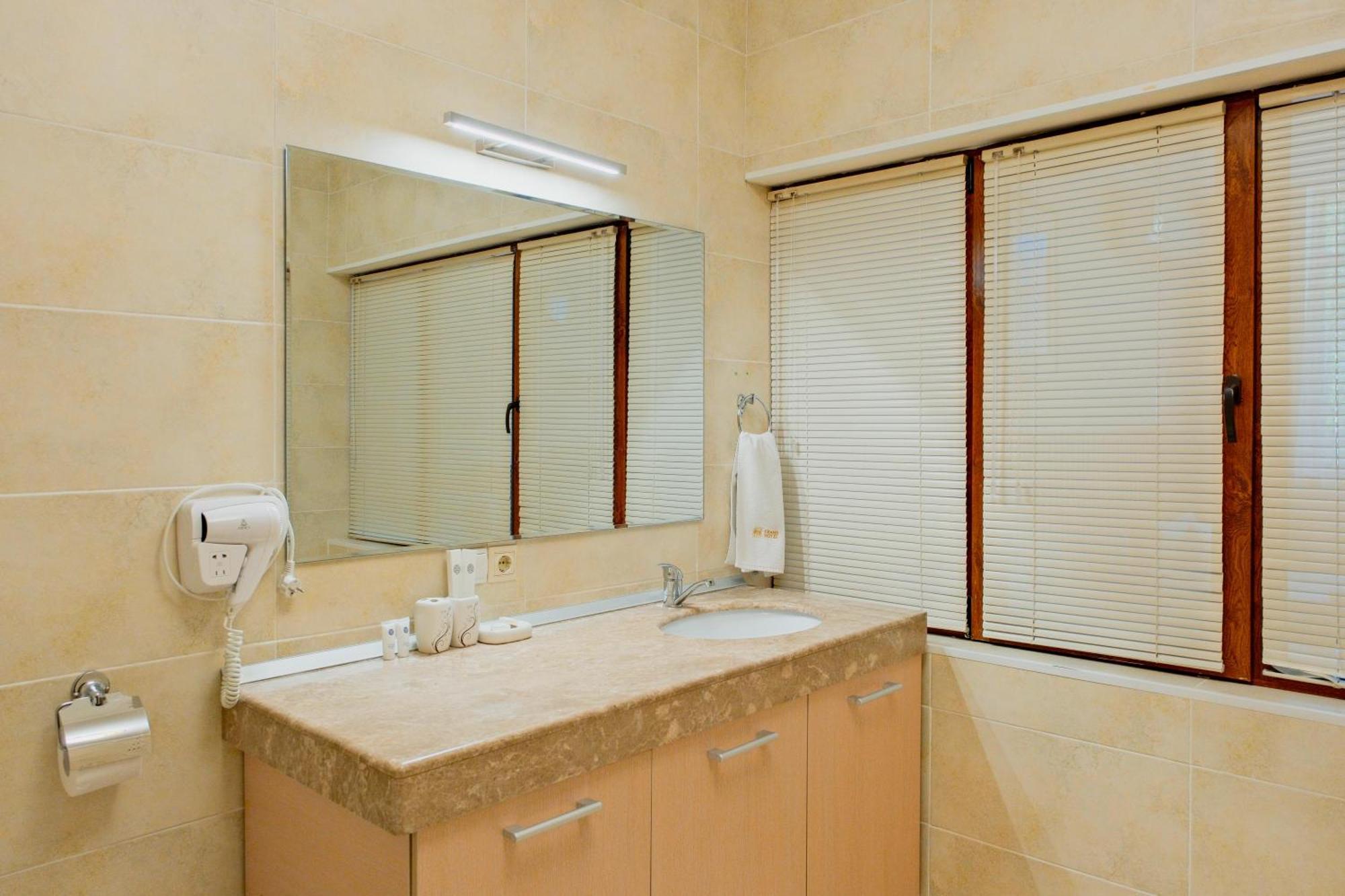 Atb Grand Hotel Atyraū Chambre photo
