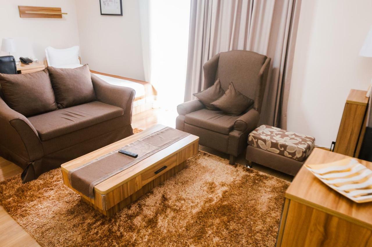 Atb Grand Hotel Atyraū Extérieur photo